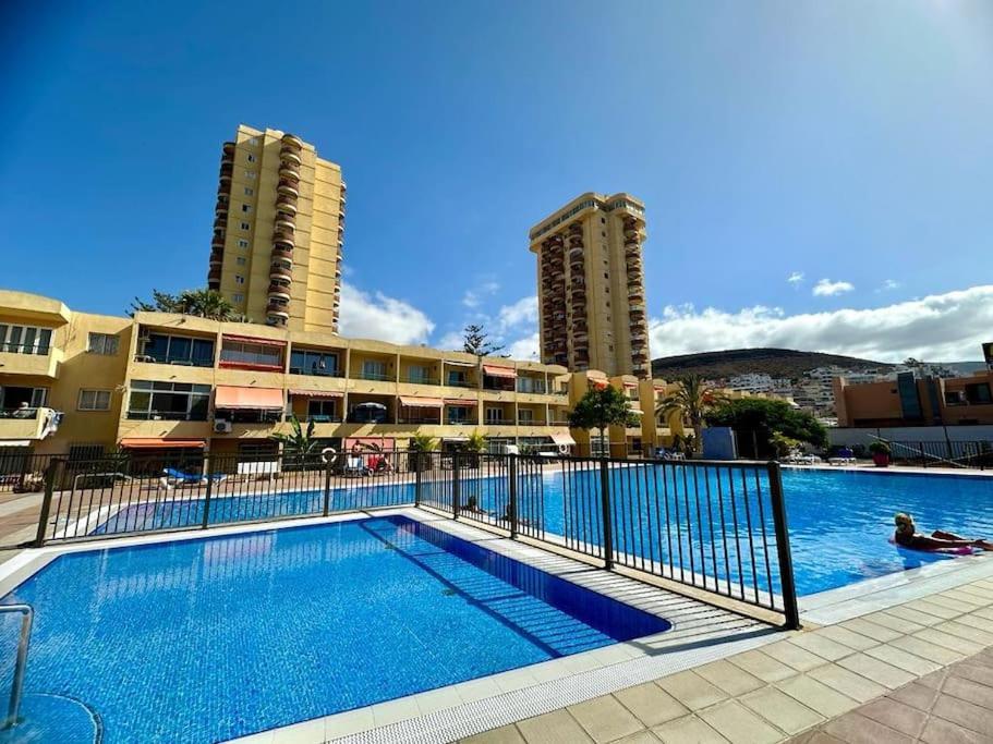 Vistas Cristianos 2 Swimming Pools Apartment *